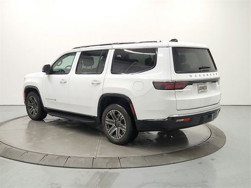 Used 2024 Jeep Wagoneer Series II w/ Flexible Seating Group image 5