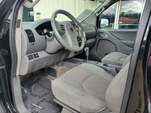 Used 2015 Nissan Frontier SV RWD image 26