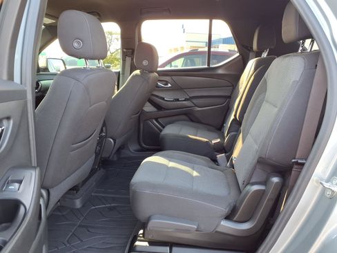 Used 2023 Chevrolet Traverse LT FWD image 18