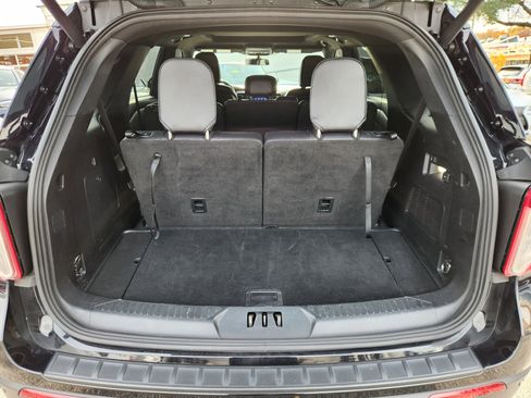 Used 2020 Ford Explorer XLT w/ Equipment Group 202A image 21