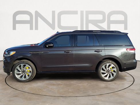 Used 2024 Lincoln Navigator Premiere AWD/4WD image 7