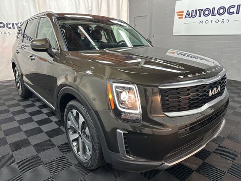 Used 2022 Kia Telluride S AWD/4WD image 2