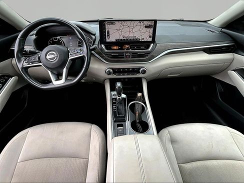 Used 2023 Nissan Altima 2.5 SV w/ SV Premium Package FWD image 7
