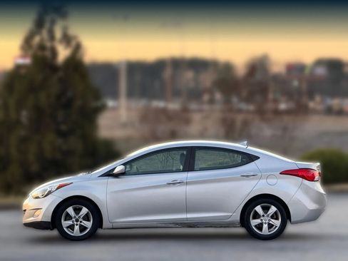 Used 2013 Hyundai Elantra GLS w/ Preferred Pkg image 8