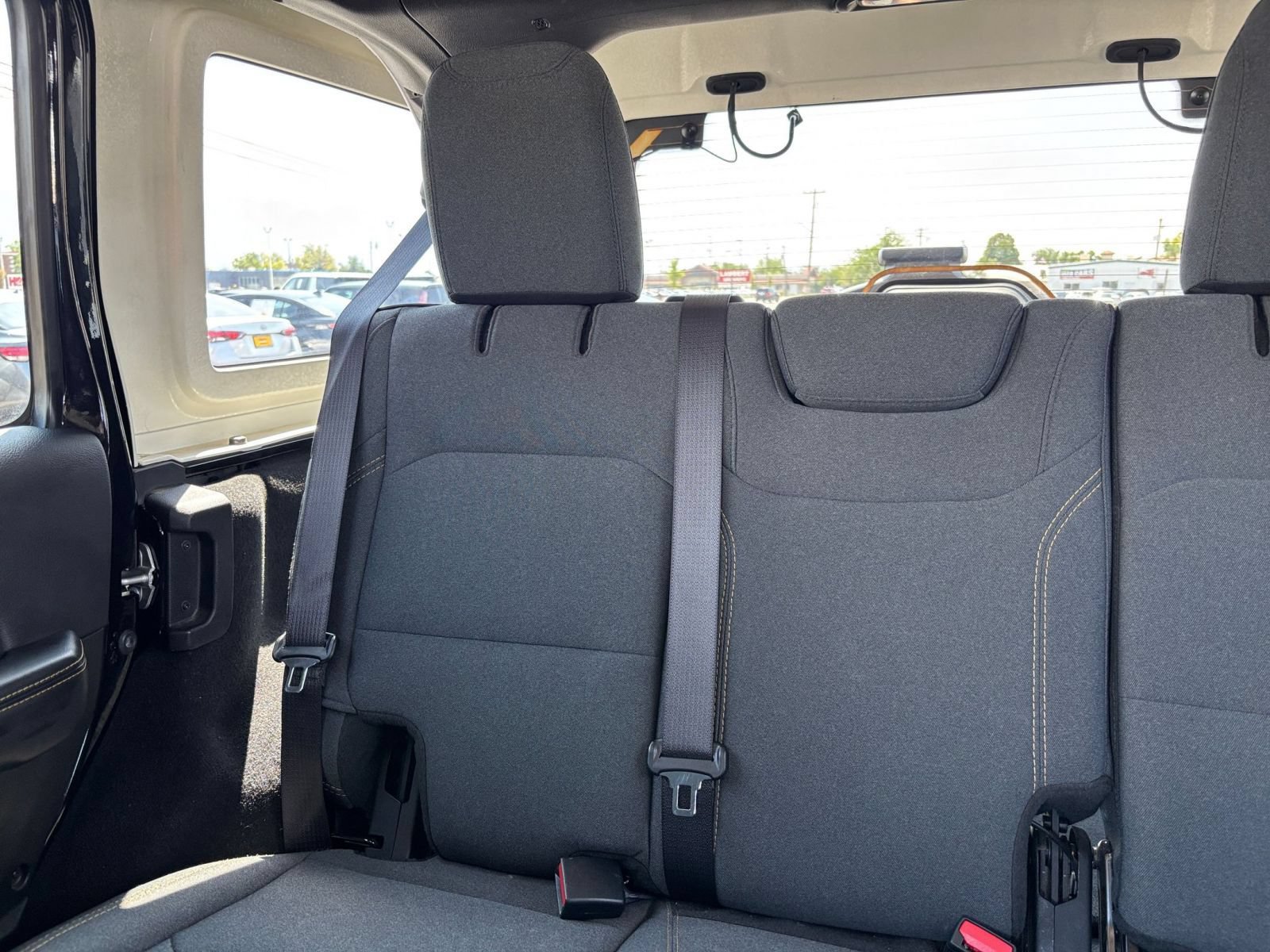 Used 2025 Jeep Wrangler Unlimited Sahara AWD/4WD image 38