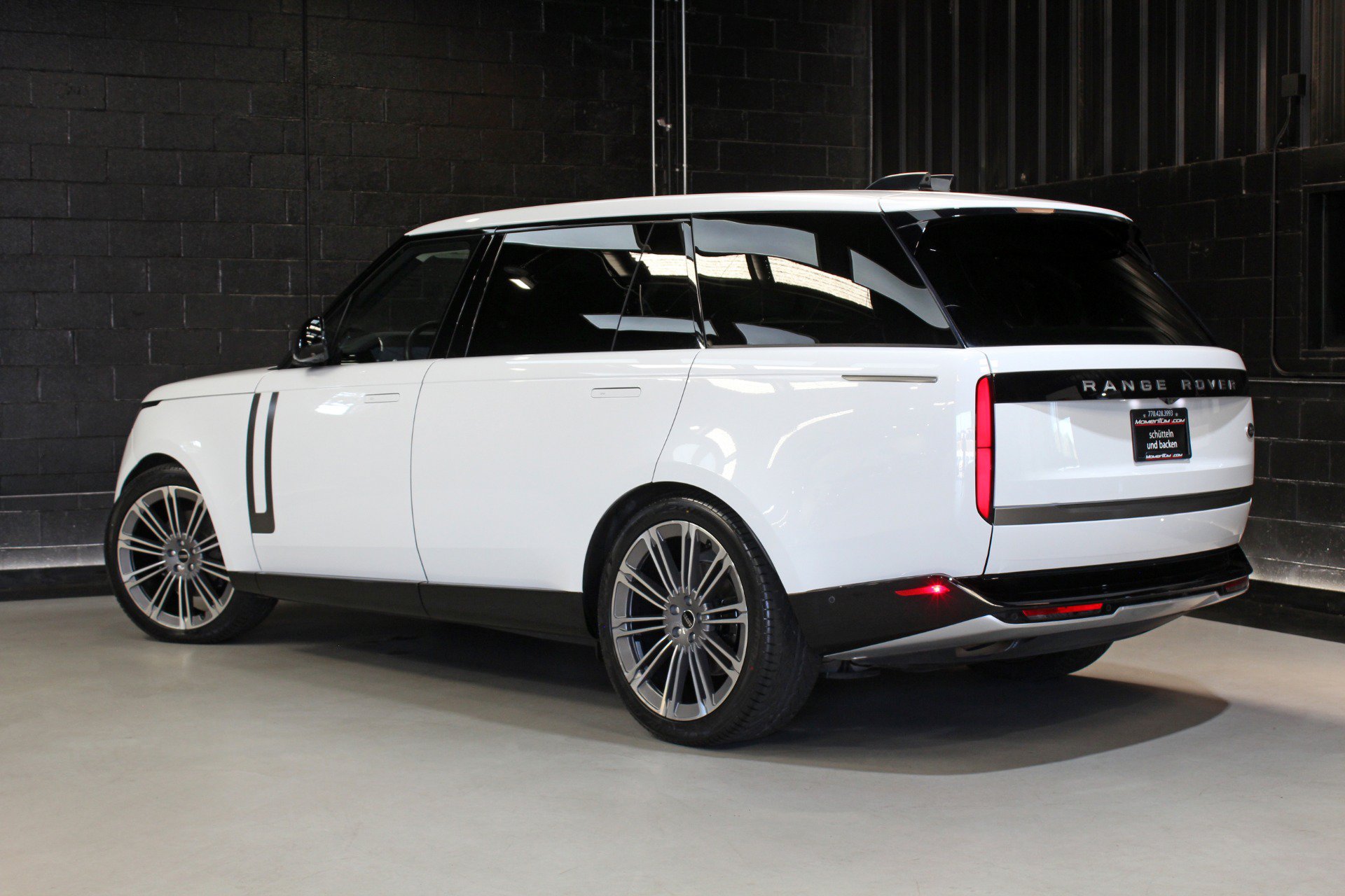 Used 2023 Land Rover Range Rover Long Wheelbase SE AWD/4WD image 10
