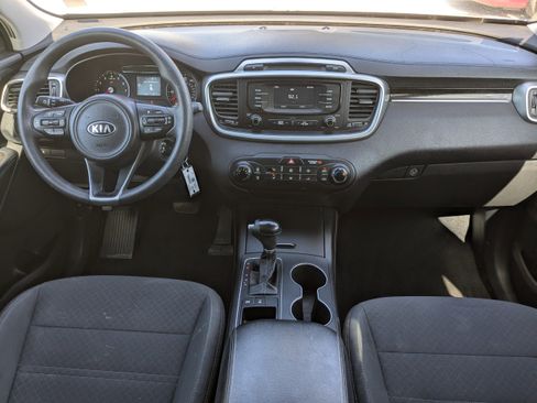 Used 2017 Kia Sorento LX AWD/4WD image 17
