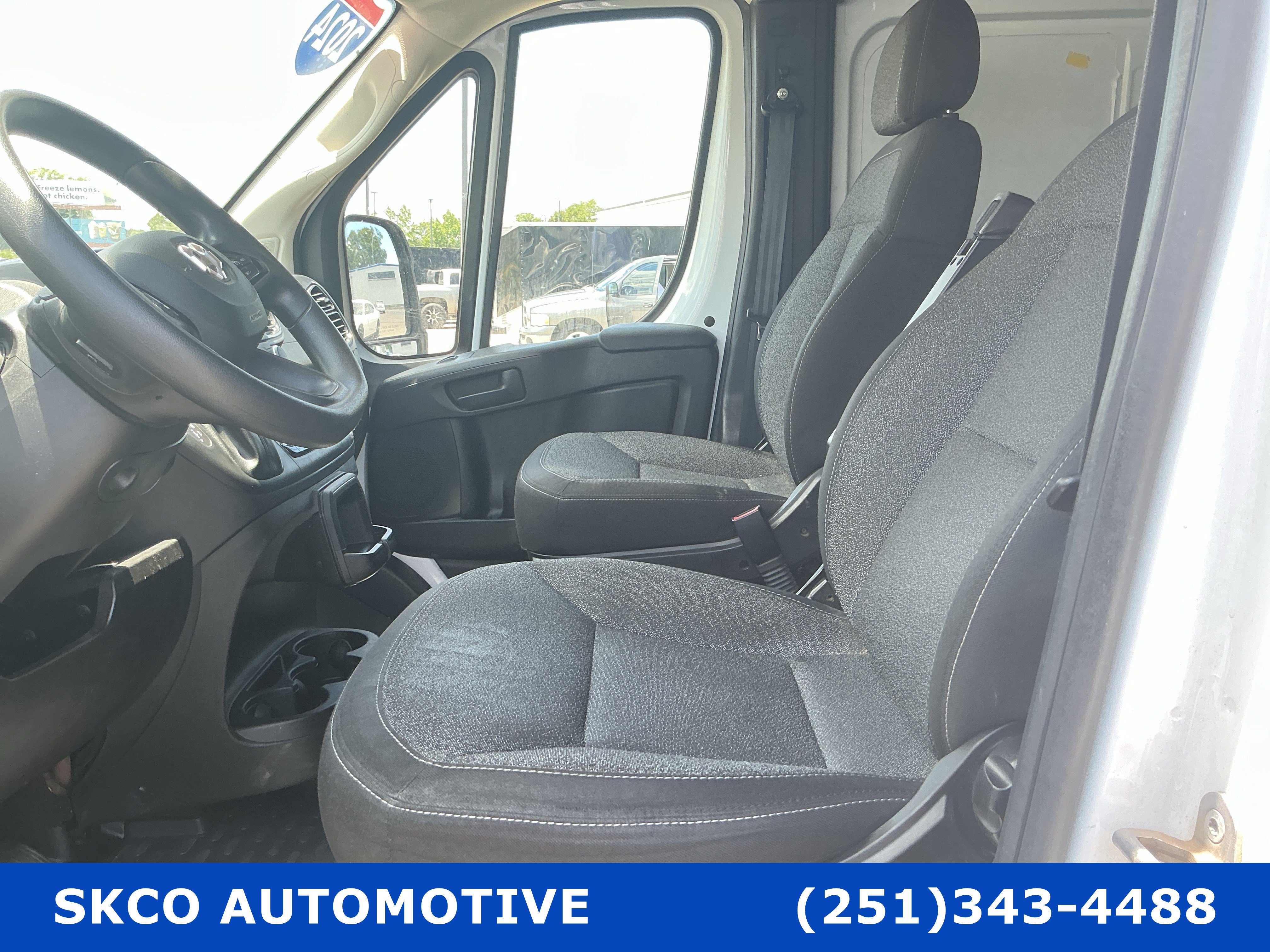 Used 2024 RAM ProMaster 2500 w/ Convenience Group FWD image 11