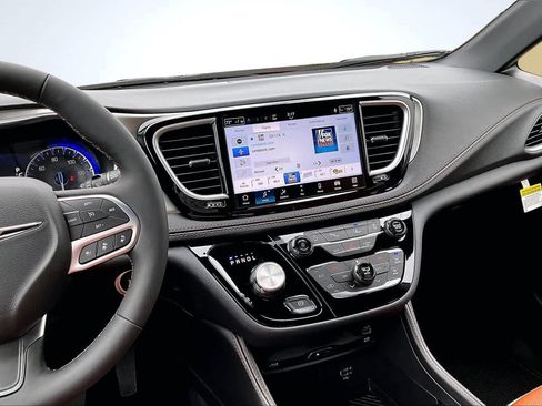 New 2026 Chrysler Pacifica Pinnacle AWD/4WD image 16