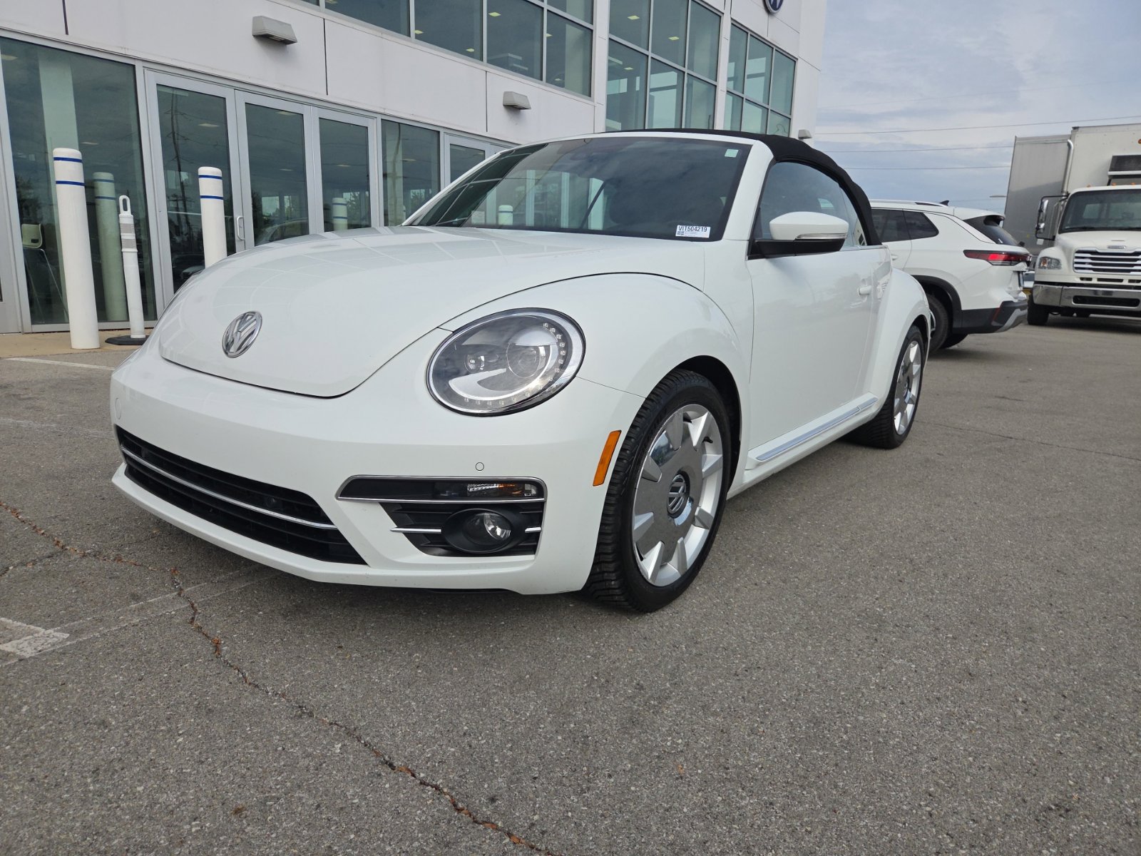 Used 2019 Volkswagen Beetle 2.0T SE FWD image 11
