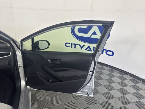 Used 2022 Toyota Corolla LE FWD image 36