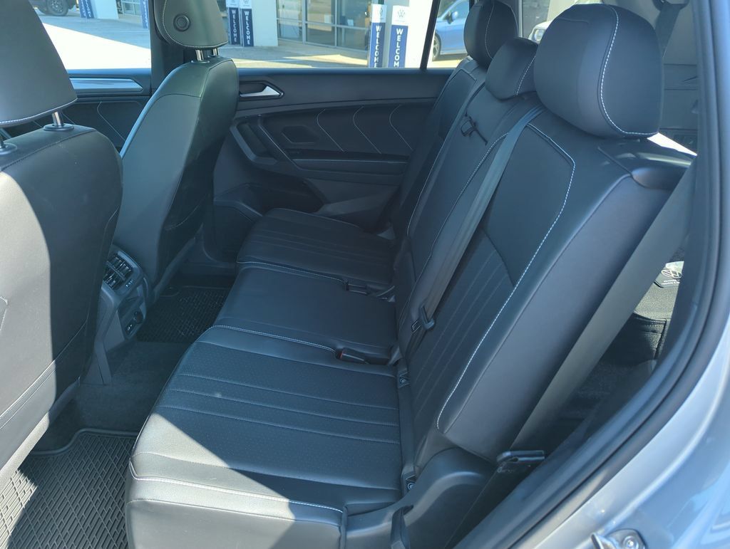 Used 2023 Volkswagen Tiguan SE R-Line FWD image 30