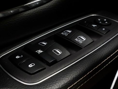 Used 2023 RAM 1500 Laramie AWD/4WD image 27