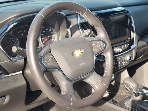 Used 2022 Chevrolet Traverse LT FWD image 6