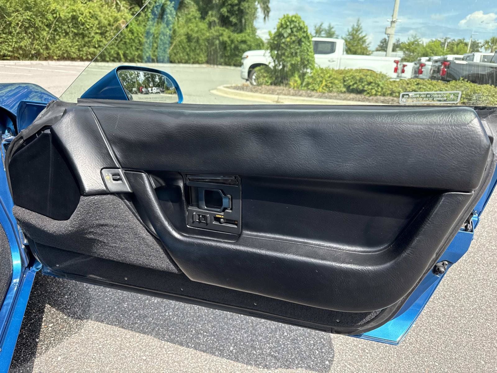 Used 1993 Chevrolet Corvette Coupe RWD image 11