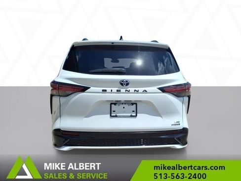 Used 2023 Toyota Sienna XSE FWD image 6