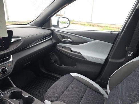 Used 2025 Buick Envista Preferred w/ Convenience I Package FWD image 24