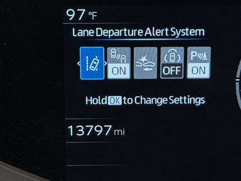 Used 2024 Toyota Prius XLE AWD/4WD image 22