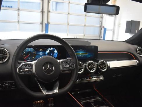 Used 2023 Mercedes-Benz GLB 250 4MATIC image 23