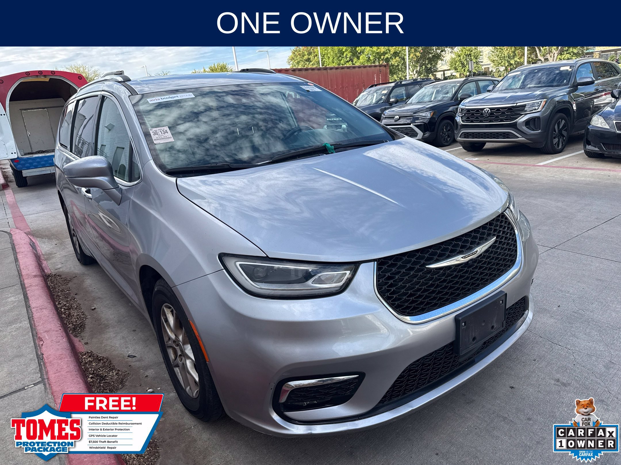 Used 2021 Chrysler Pacifica Touring-L FWD image 1