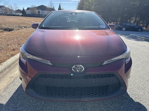 Used 2022 Toyota Corolla LE image 3