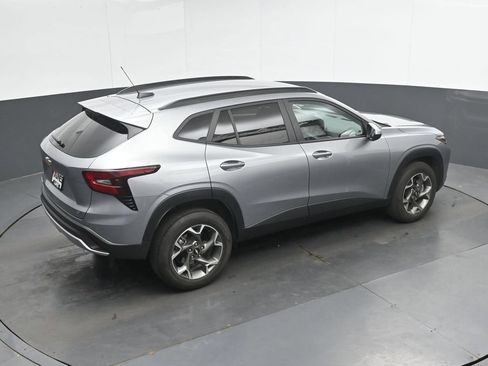 Used 2025 Chevrolet Trax LT FWD image 30