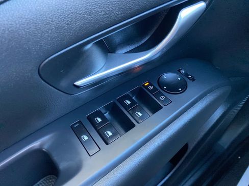 Certified 2025 Hyundai Tucson SE image 21