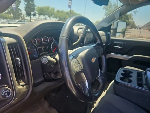 Used 2019 Chevrolet Silverado 2500 LT AWD/4WD image 2