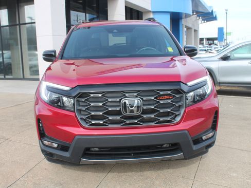 Used 2023 Honda Passport TrailSport image 2