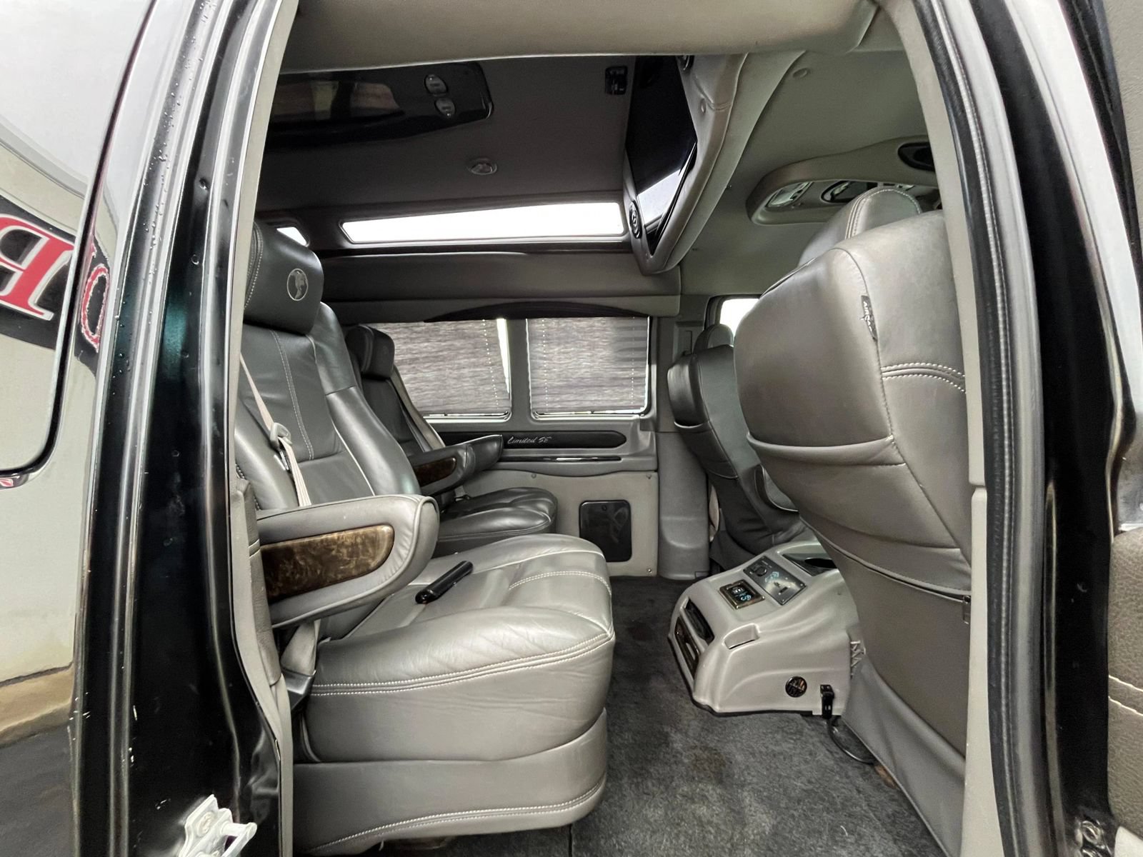 Used 2018 Chevrolet Express 2500 Extended w/ Enhanced Convenience Package RWD image 38