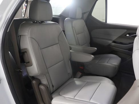 Used 2020 Chevrolet Traverse LT w/ Driver Confidence II Package AWD/4WD image 34