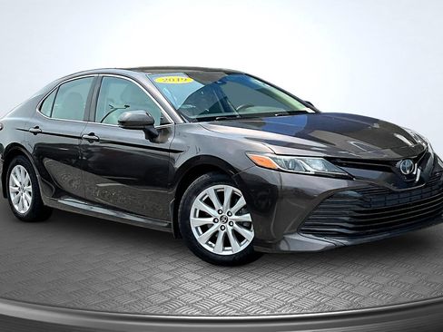 Used 2019 Toyota Camry LE FWD image 2