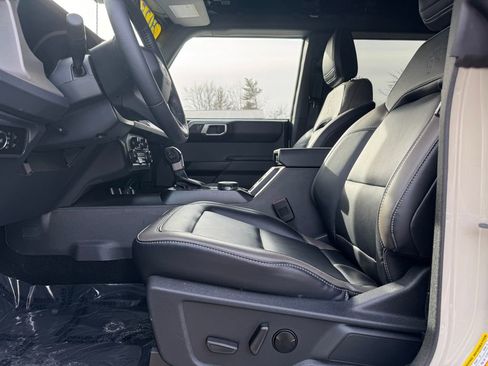 Used 2025 Ford Bronco Outer Banks image 17