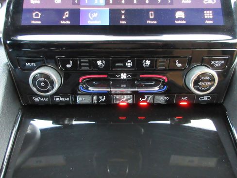 Used 2023 Jeep Grand Cherokee Summit w/ Luxury Tech Group V image 50