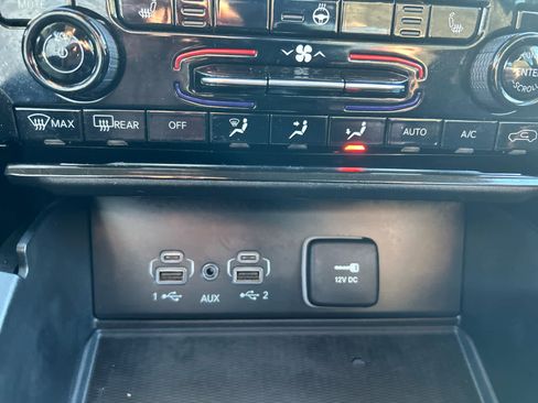 Used 2023 Jeep Grand Cherokee Laredo w/ Luxury Tech Group I image 32