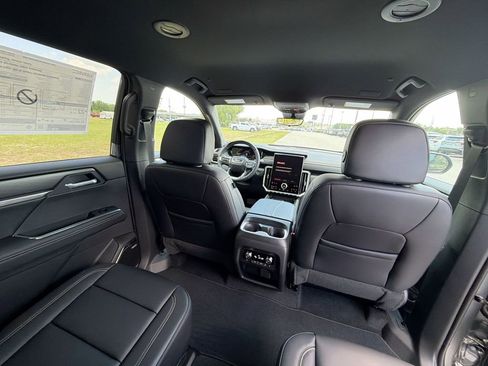 New 2026 GMC Acadia Elevation image 14