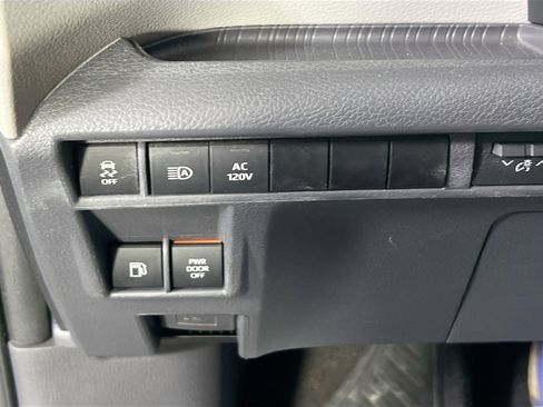 Used 2023 Toyota Sienna XLE image 10