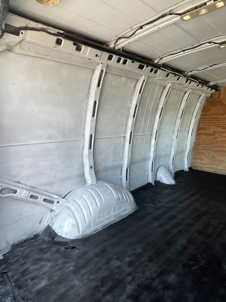 Used 2017 Chevrolet Express 2500 Extended RWD image 29