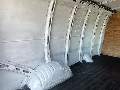 Used 2017 Chevrolet Express 2500 Extended RWD image 29