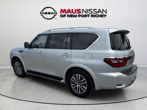Used 2024 Nissan Armada SL w/ Captain's Chairs Package AWD/4WD image 8