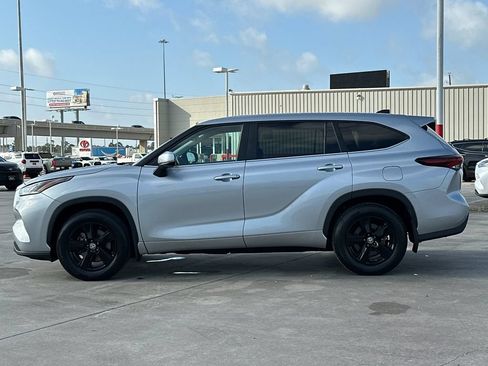 Certified 2025 Toyota Highlander LE AWD/4WD image 3