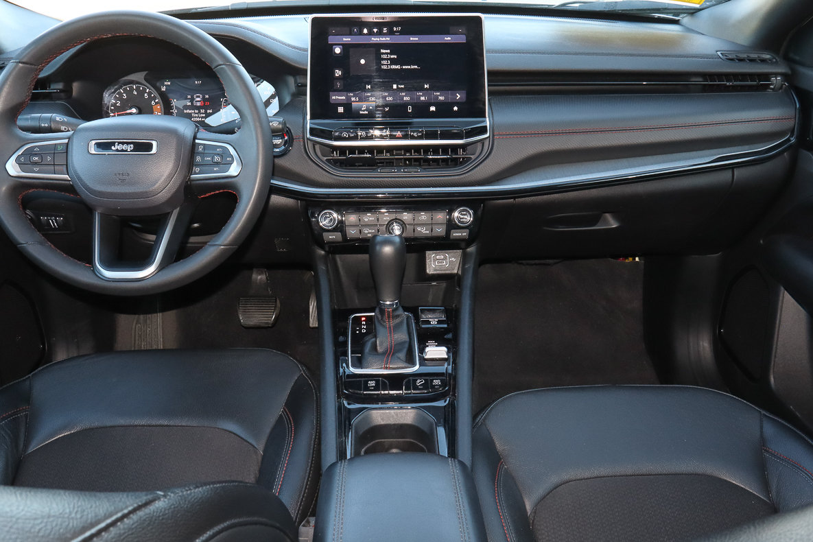 Used 2024 Jeep Compass Trailhawk AWD/4WD image 10