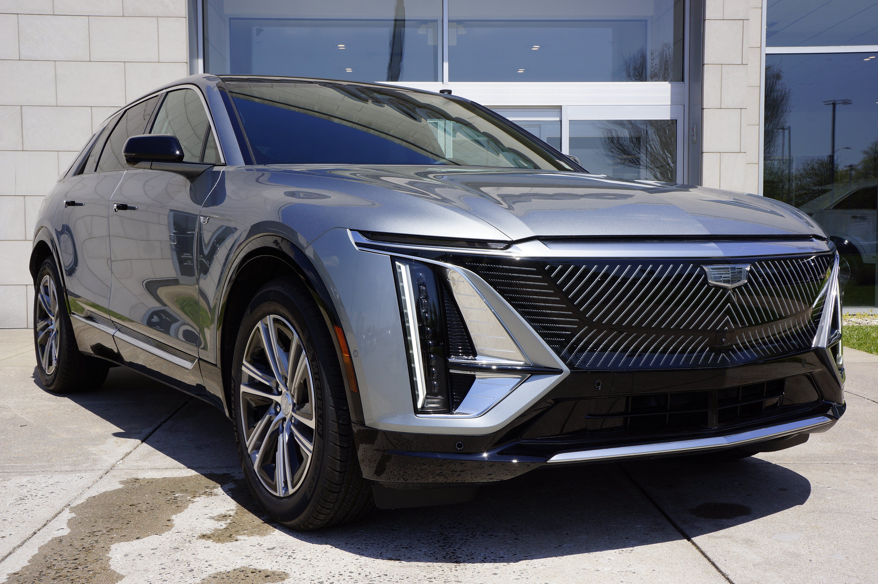 Used 2024 Cadillac Lyriq Tech RWD image 2