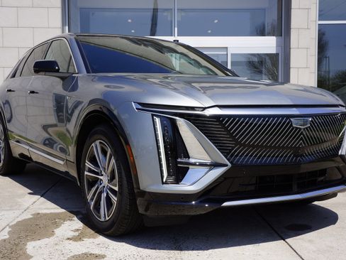 Used 2024 Cadillac Lyriq Tech image 2