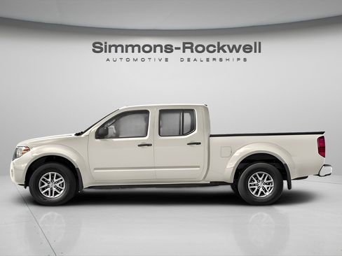 Used 2019 Nissan Frontier SV image 3