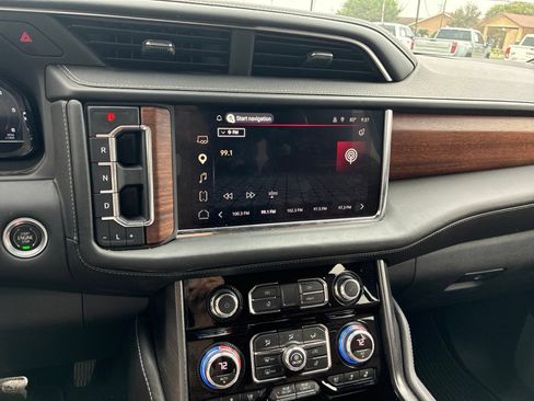 Used 2023 GMC Yukon Denali Ultimate AWD/4WD image 17