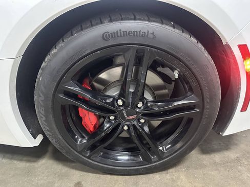 Used 2016 Chevrolet Corvette Stingray Convertible RWD image 13