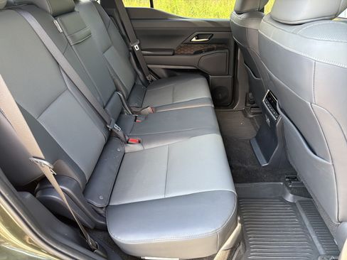 Used 2024 Lexus GX 550 w/ Accessory Package (Z1) AWD/4WD image 15