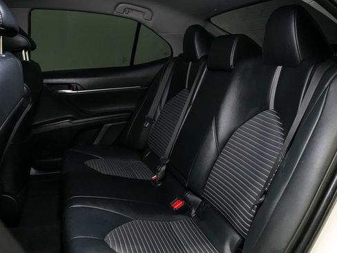 Used 2021 Toyota Camry SE FWD image 17