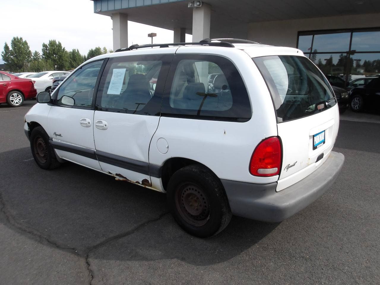 Used 1999 Plymouth Voyager FWD image 3